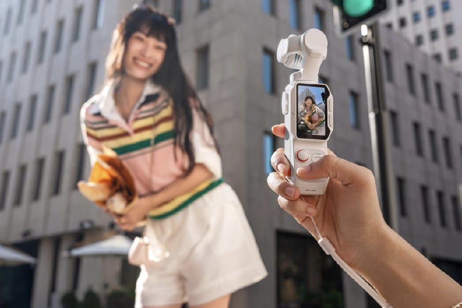 Insta360 Luna Pro filmează 4K direct pe verticală și atacă exact punctul slab al camerelor-gimbal