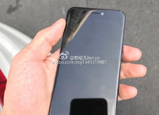 Xiaomi Mi 5c - Fotografii hands-on leak: uniqlo_1_05cd45b2e857082ce067e7e54a0781e1.jpg