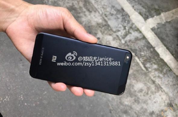 Xiaomi Mi 5c - Fotografii hands-on leak: uniqlo_1_573e2a25896cfdeeee81f59d041decbd.jpg