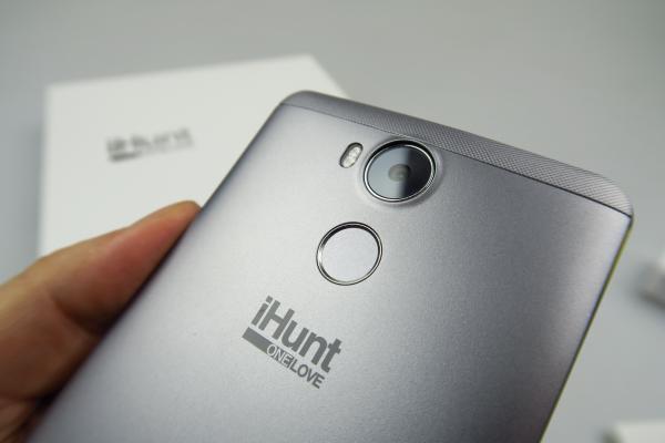 iHunt One Love Unboxing: probabil cel mai accesibil telefon cu cameră cu stabilizare optică e scos din cutie la Mobilissimo.ro (Video)