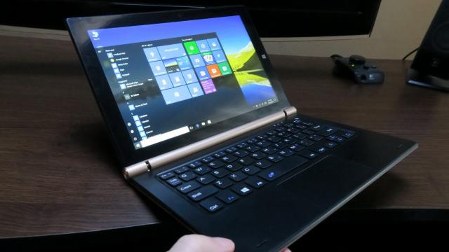 <b>Onda OBook 20 Plus: Benchmark-uri peste generaţia Intel trecută, ceva lag există</b>Aproape că nu îmi vine să cred că s-a terminat cu generaţia de tablete cu procesoare Intel Atom, care practic nu prea se mai fabrică în versiuni noi în ziua de azi. Am trecut acum la noi chipset-uri, cu noi pretenţii. Onda OBook 20 Plus optează pentru..
