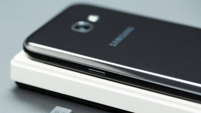 <b>3 telefoane noi din oferta Digi Mobil, ce pot fi cumpărate în februarie 2017 (inclusiv Galaxy A5 2017)!</b>Continuăm astăzi seria de articole informative prin care vă oferim detalii despre cele mai noi, mai bine-dotate, sau accesibile smartphone-uri regăsite în oferta operatorilor de pe piața locală. Acum aruncăm o privire asupra unor noi telefoane aduse de 