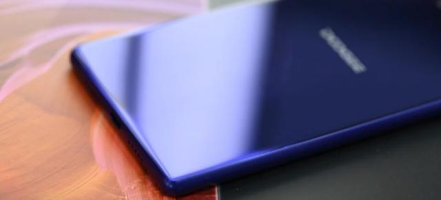 Doogee MIX e cea mai nouă clonă Xiaomi Mi MIX, îi imită designul edge to edge