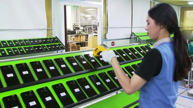 <b>Samsung detaliază modul în care sunt testate bateriile telefoanelor Galaxy S8, cu un procedeu în 8 paşi (Video)</b>Un factor ce a contribuit la această lansare mai târzie a lui Samsung Galaxy S8 a fost și testarea minuțioasă a bateriei pe care terminalul o aduce la interior, testare ce ne este detaliată astăzi. Este vorba despre un proces în 8 pași prin care compania