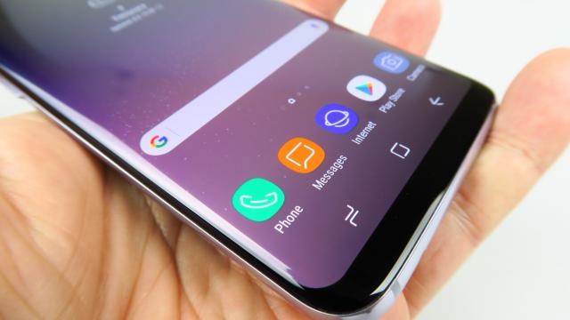 <b>Samsung Galaxy S8: OS, UI, aplicaţii care fac TouchWiz să pară Windows 3.1; Samsung Experience e cu adevărat Altceva</b>Înainte de toate trebuie să discutăm despre Samsung Internet, un browser web excelent şi foarte rapid pe care îl găsim preinstalat pe Galaxy S8. Încarcă paginile foarte rapid şi e chiar o alternativă solidă la Chrome. Se remarcă şi prin extensiile sale..