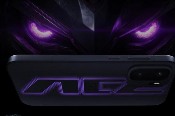 OnePlus Ace6 Ultra își dezvăluie design-ul, cu un logo ce luminează în întuneric