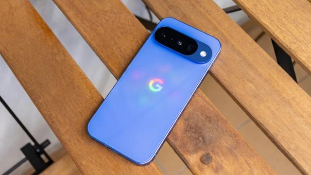 <b>Revine LED-ul de notificări pe smartphone-uri? Pixel 11 ar putea primi „Pixel Glow” </b>Cei de la Android Authority au disecat build-urile preliminare ale Android 17 de-a lungul timpului. Au descoperit că Google lucrează la o funcție numită „Pixel Glow”, care ar putea indica o schimbare importantă pentru viitorul Pixel 11. Ciudat e că am