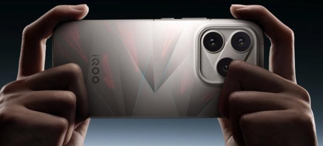 iQOO 16 are ecran de 10.000 de nits și vine cu procesor Snapdragon 8 Elite Extreme Gen6