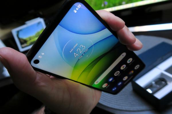 Motorola Moto G9 Power: Display mai mult pentru "şoareci de bibliotecă" decât pentru excursionişti