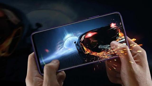 <b>Turul Magazinelor #859: Telefoane entry level Samsung Galaxy A02, Honor 9X Pro, webcam FHD Logitech</b>Ultima zi lucrătoare a săptămânii va aduce Turul Magazinelor, ajuns la episodul #859. Avem 3 telefoane pentru voi, dar şi 2 echipamente utile pentru gaming şi videoconferinţe, plus o maşină de tuns Remington la câteva zeci de lei. Telefoanele sunt toate