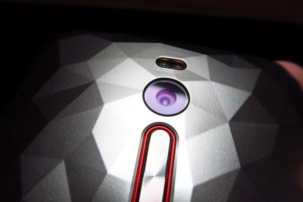 ASUS ZenFone 2 Deluxe Special Edition: Camera peste ASUS ZenFone 2, sub ZenFone 2 Laser