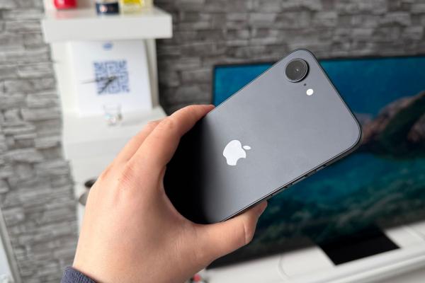 Apple iPhone 17e: Camera cea singuratică din spate nu e rea deloc, prinde multe detalii, culori și are un bokeh neașteptat de bun