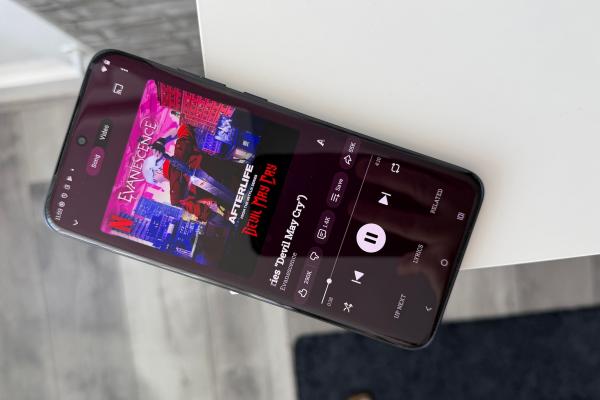 Motorola edge 70 Fusion: Acustică stereo gălăgioasă cu un mod Dolby Atmos reușit, Bass Boost