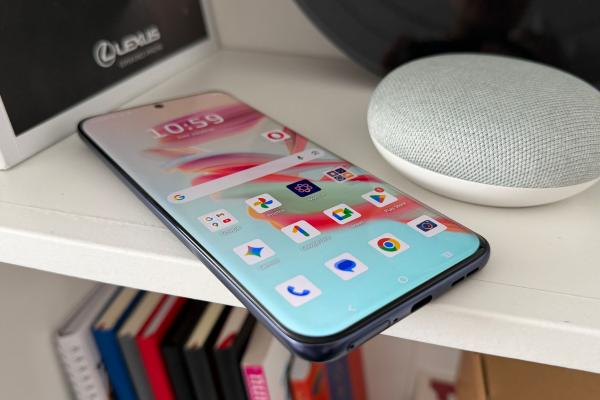 Motorola edge 70 Fusion: Display care onorează denumirea "edge", curbat, mai mare și 144Hz