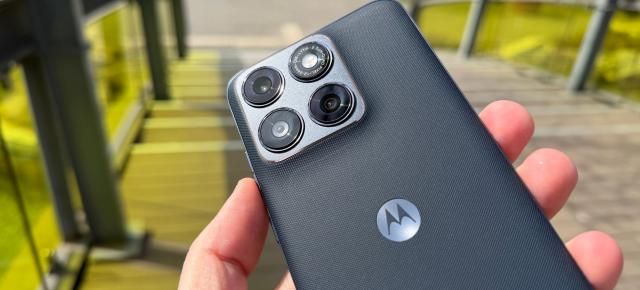 Motorola edge 70 Fusion: Design elegant, curburi sculptate pentru mâna ta și nuanțe Pantone cu texturi de nailon