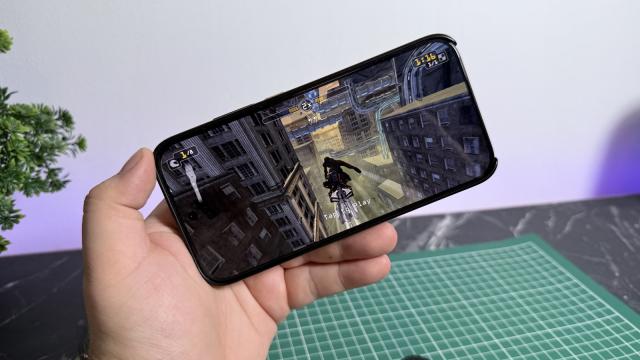 <b>POCO X8 Pro: Benchmark-uri alimentate de un procesor „Ultra”, performanță de high-midrange veritabil</b>Avem de-a face cu un procesor de generație nouă sub capota lui POCO X8 Pro. E un Dimensity 8500 Ultra de la MediaTek, fabricat pe un proces de litografiere de 4nm, cu GPU Mali-G720 MC8. Configurația testată aduce și 12 GB de memorie RAM și 512 GB