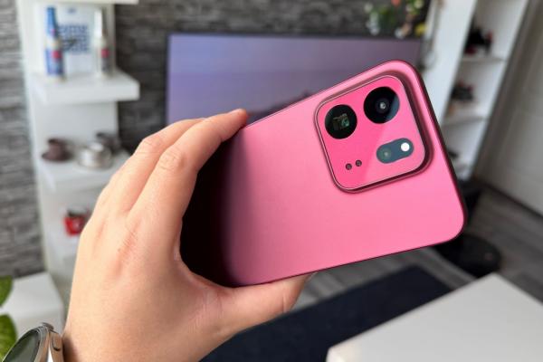 TCL P80 Ultra: Camera ce surprinde plăcut prin culori tomnatice, periscop telephoto pentru zoom