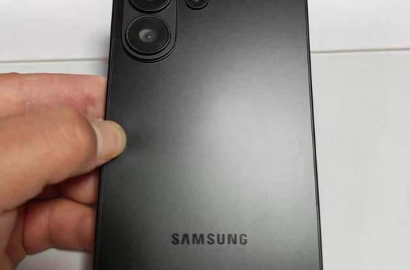 Galaxy S26, Galaxy S26 Ultra - Machete Dummy: 3.jpg