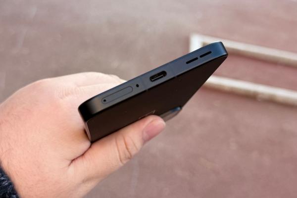 OnePlus 15R: Conectivitate completă, fără minusuri reale