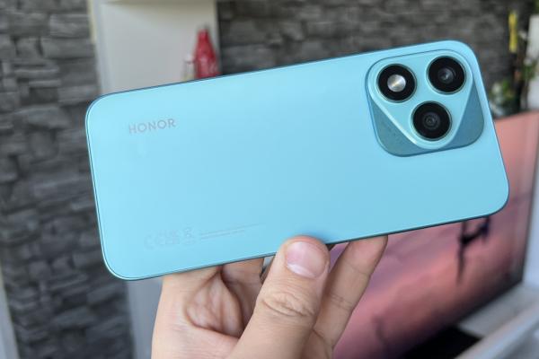 Honor 400 Lite primește extra-discount la Altex + voucher în valoare de 200 lei la achiziție; Varianta cu 256 GB de stocare, acum sub 700 lei