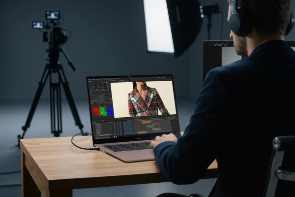 CES 2026: LG lansează noile laptopuri Gram 2026 cu design metalic premium și AI dual; materialul Aerominum aduce durabilitate fără greutate în plus