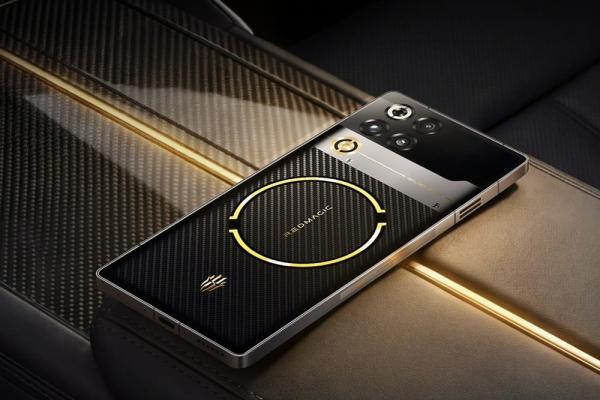Redmagic lansează ediția Golden Saga în China; smartphone cu 24GB RAM, răcire aurită și design inspirat din segmentul auto