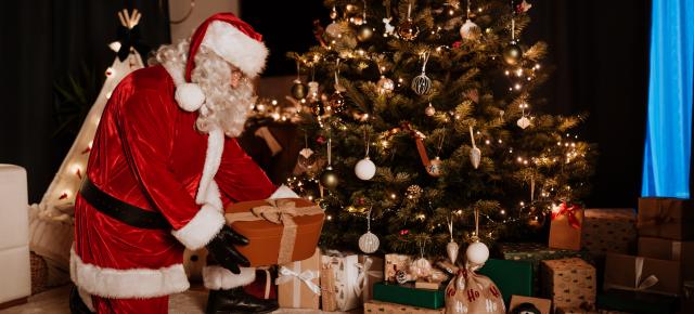 Moș Dreame vine cu cele mai tari cadouri de Crăciun pe eMAG! Momentul ideal pentru upgrade-ul smart din casa ta și pentru tine (aspiratoare robot, aspiratoare verticale, produse de îngrijire personală)