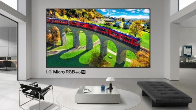 <b>CES 2026: LG dezvăluie cele mai avansate televizoare Micro RGB evo, cu precizie de OLED</b>Au început oficial teaserele pentru CES 2026, iar printre ele se numără şi televizoarele noi de la LG, cele de tip LG Micro RGB evo. E interesant că în comunicatul de presa e stipulat că avem aici un câştigător al CES 2026 
