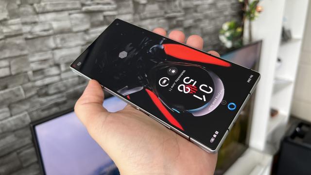 <b>RedMagic 11 Air e gata de lansare, iată ce specificaţii va avea cel mai stilat, ușor telefon de gaming</b>Nubia pare a fi făcut o pasiune din a oferi telefoane de gaming cu preţ ceva mai accesibil şi nu mă refer doar la Nubia Neo 3, ci la Nubia Magic 10 Air. El mergea pe ruta eleganţei şi a unui corp mai compact. Acum avem şi primele detalii 