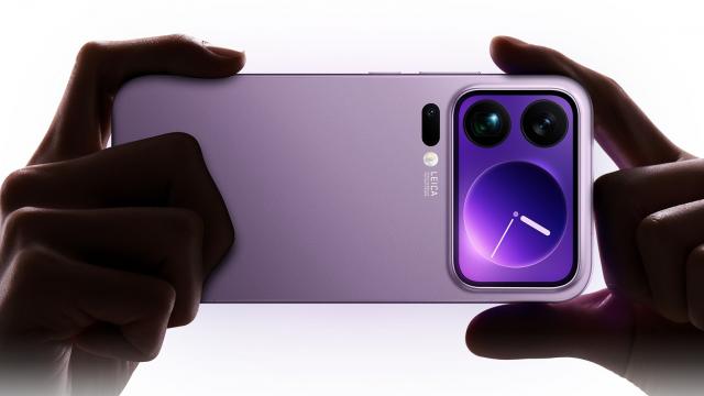 <b>Un nou telefon sub seria Xiaomi 17; O variantă misterioasă apare în cărți, cu display generos și procesor Snapdragon 8 Elite Gen 5</b>După lansarea recentă a modelului Xiaomi 17 Ultra în China, producătorul pare să nu încetinească deloc. Informații proaspete indică faptul că un nou model sub seria Xiaomi 17 este deja în teste. Nu avem încă nume oficial, dar câteva specificații au ieșit