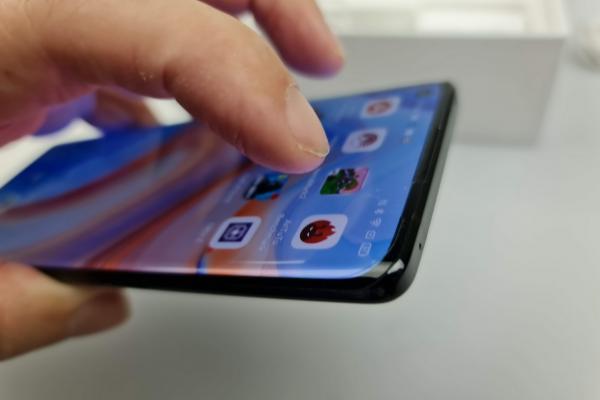 Oppo Reno4 Pro 5G: Benchmark-uri peste telefoanele din segment, cu mici excepţii