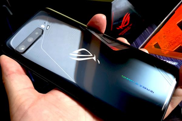 ASUS ROG Phone 3: Camera e bună de filmare selfie, Night Mode, captură foto cu multe detalii