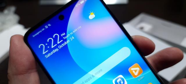 Huawei P Smart 2021: Display mare, culori calibrate realist