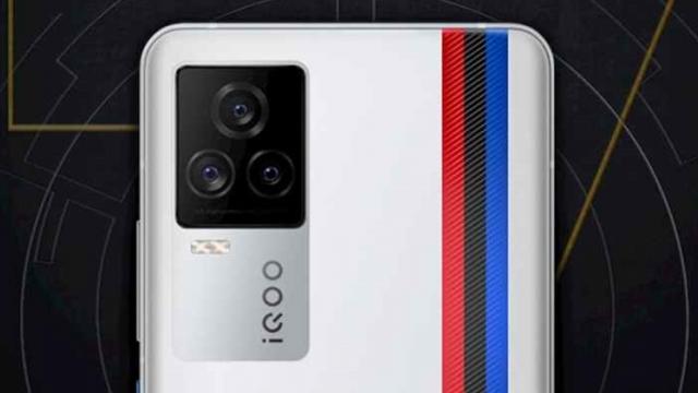 <b>Vivo iQOO 7 într-o ediție specială KPL BMW și-a făcut apariția în cadrul unei competiții eSports din China</b>Vivo nu se pregătește doar de lansarea seriei X60. Scriam acum câteva zile despre Vivo iQOO 7, un nou smartphone cu Snapdragon 888 care și-a făcut recent apariția într-o certificare 3C. De această dată însă, îl vedem într-o ediție BMW KPL Custom Edition