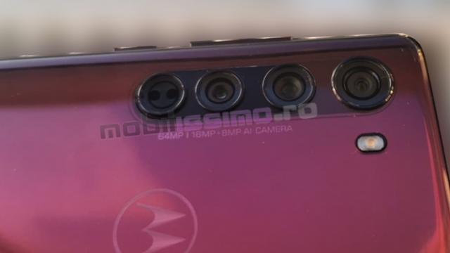 <b>Exclusivitate: Avem pentru voi noi detalii despre Motorola Edge și camera sa foto triplă (vine cu senzor principal de 64 mpx)</b>Weekend-ul ne-a rezervat și un mega leak pentru Motorola Edge, un nou smartphone din zona upper mid-range de dotări pe care aveam ocazia să îl vedem astfel într-un material video hands-on