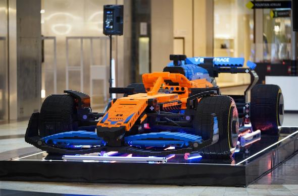 Cum arată replica McLaren F1 din LEGO expusă în România: Lego-McLaren F1-3.jpg