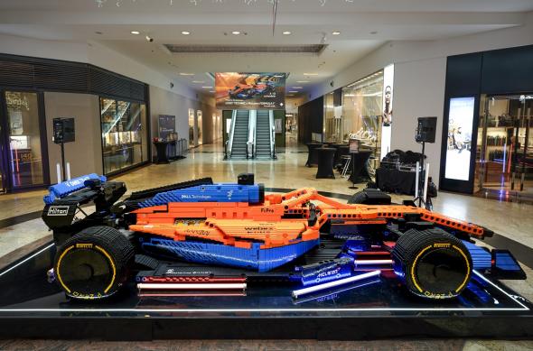 Cum arată replica McLaren F1 din LEGO expusă în România: Lego-McLaren F1-1_1.jpg