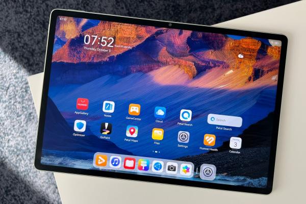Huawei MatePad 12 X PaperMatte Unboxing şi impresii: tabletă, tastatură, GoPaint şi un pachet studenţesc şi creativ corect