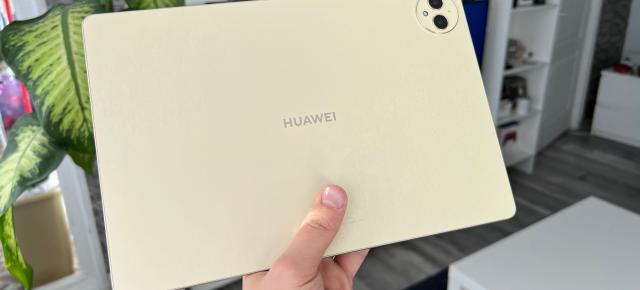 HUAWEI MatePad Pro 12.2 PaperMatte: În sfârșit o tabletă cu design care fură priviri, mai ales pe varianta aurie 