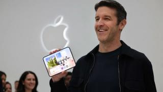 Noul CEO Apple nu crede că AI-ul va ucide iPhone-ul; John Ternus scoate din sertar o strategie folosită de Steve Jobs acum 25 de ani