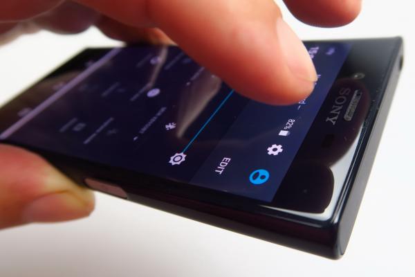 Sony Xperia X Compact: Design compact şi butucănos în acelaşi timp