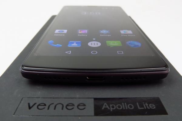 Vernee Apollo Lite Unboxing: scoatem din cutie probabil cel mai accesibil telefon cu 4 GB RAM, vine cu design interesant (Video)