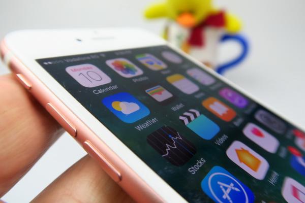 iPhone 7: OS, UI, aplicaţii Apple cu modificări non-gigantice; iMessage ia caimacul