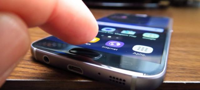 Samsung Galaxy S8 ar putea sosi cu un scanner de amprente ce suportă gesturi swipe; tehnologie proaspăt brevetată de către sud-coreeni