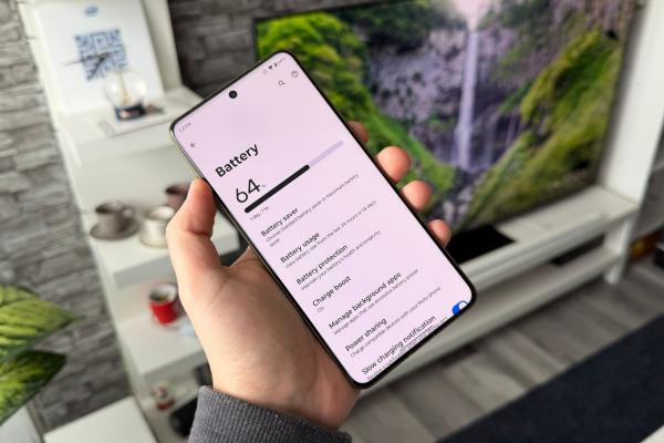 Motorola Signature: Bateria e mai light de dragul unui corp subțire, dar stă binișor la playback video 