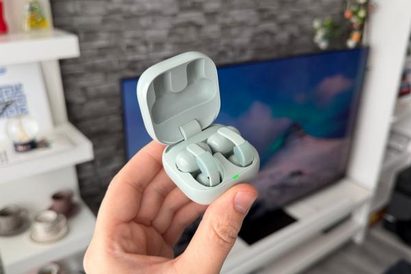 Sony LinkBuds Clip - Fotografii hands-on