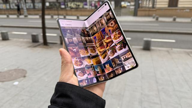 <b>Huawei Mate X7: Benchmark-uri puţin peste Mate X6, dar hei... rulează Delta Force!</b>La interior se află un procesor Kirin 9030 Pro de 6 nanometri, unul cu 9 nuclee şi GPU Maleoon 935. Predecesorul avea un Kirin 9020 de 7 nm cu 8 nuclee. Primim şi 16 GB RAM şi 512 GB stocare, UFS 4.x pentru cine se întreabă. Nu am resimţit lag