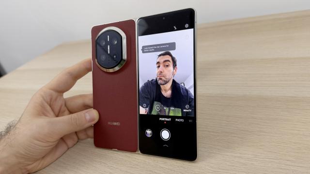 <b>Huawei Mate X7: Camera cu cel mai viu roşu, fotografii culinare de steak de top, MULTĂ lumină capturată</b>HUAWEI Mate X7 vine cu cel mai avansat sistem foto instalat vreodată pe un pliabil Huawei, poate chiar pe vreun pliabil... vreodată.  Sistemul este format din trei camere în spate: 50 MP Ultra Lighting HDR Camera (principală) cu senzor mare