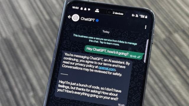 <b>Meta sub lupa Comisiei Europene! Investigația vizează un posibil abuz de poziție dominantă, iar ChatGPT ar putea reveni în aplicație</b>Comisia Europeană analizează în prezent dacă Meta a mers prea departe atunci când a limitat drastic accesul chatboților AI terți în WhatsApp. După cum vă anunțam în urmă cu câteva săptămâni, compania a ales să blocheze chatboți conversaționali precum