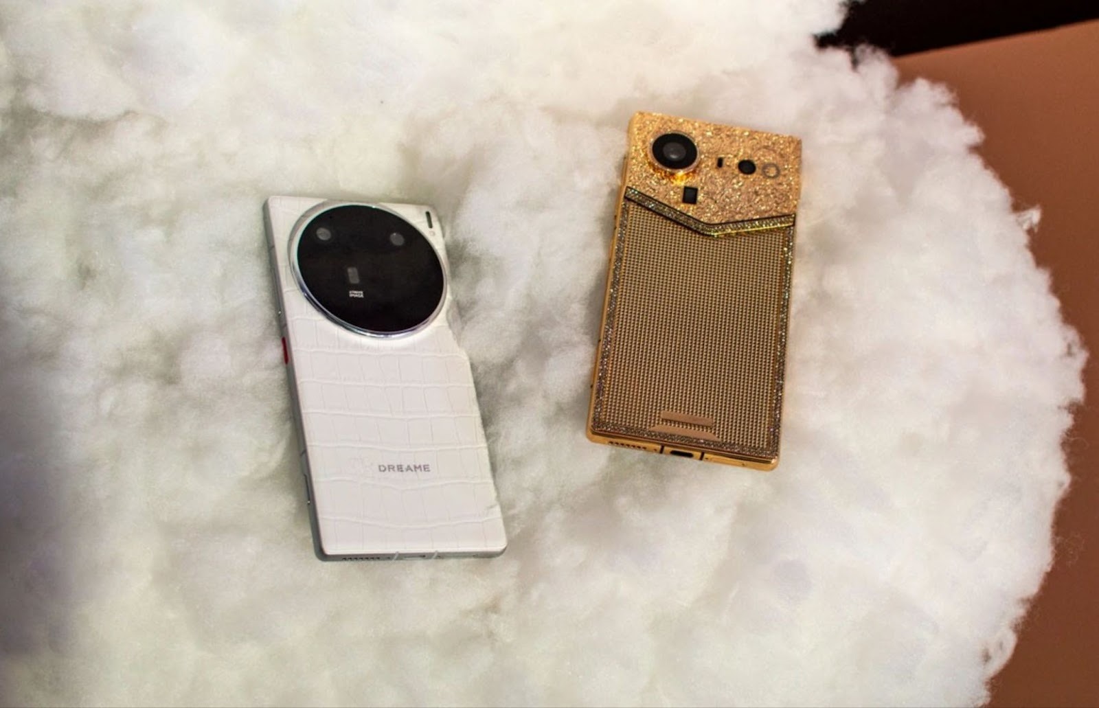 Dreame prezintă 3 telefoane mobile cu care vrea să atace piaţa; Unul are bling-bling!